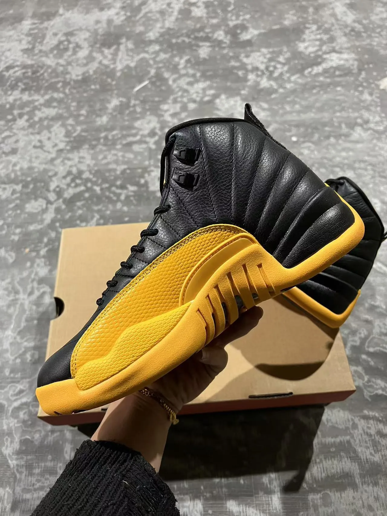 Air Jordan 12 Black Yellow Basketball Shoes 5