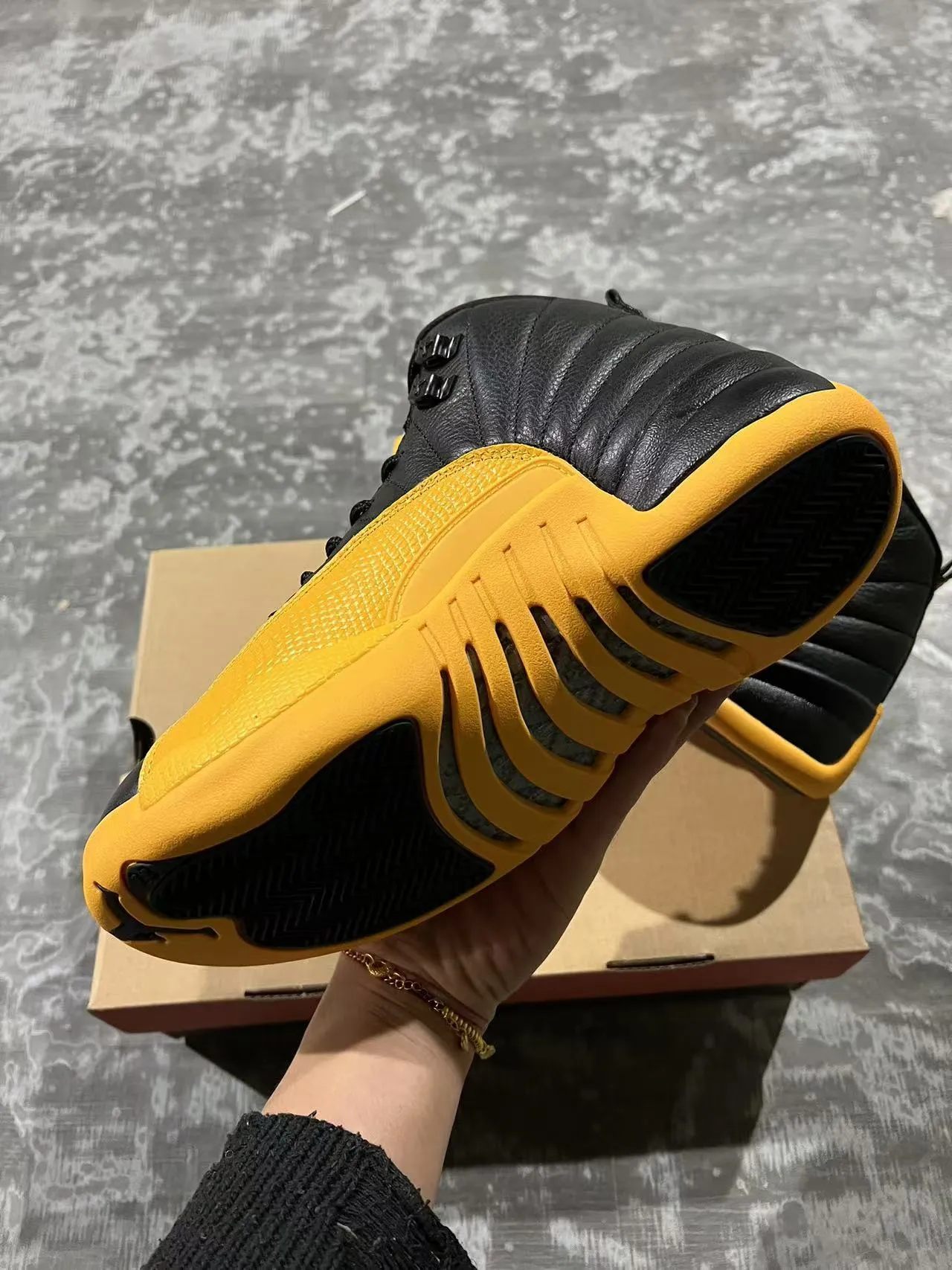Air Jordan 12 Black Yellow Basketball Shoes 6