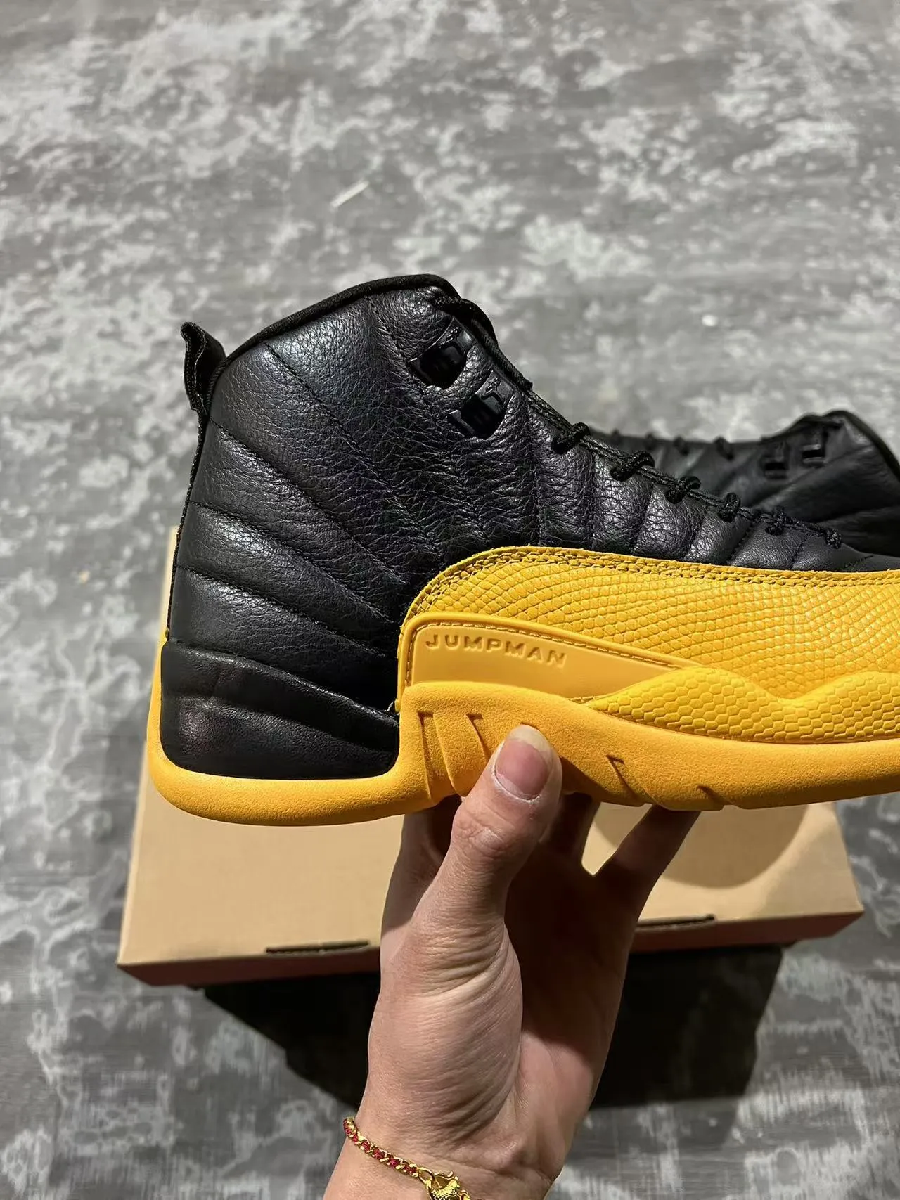 Air Jordan 12 Black Yellow Basketball Shoes 7