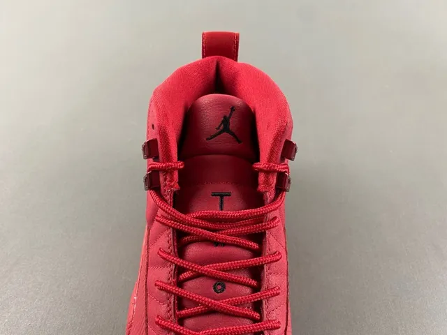 Air Jordan 12 Monochromatic Red Basketball Shoes 4