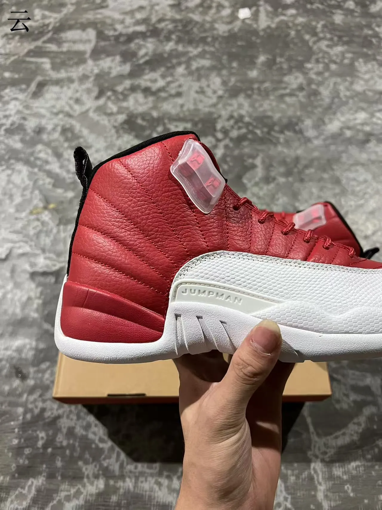 Air Jordan 12 Tênis de Basquete de Couro Quiltado Vermelho e Branco 6