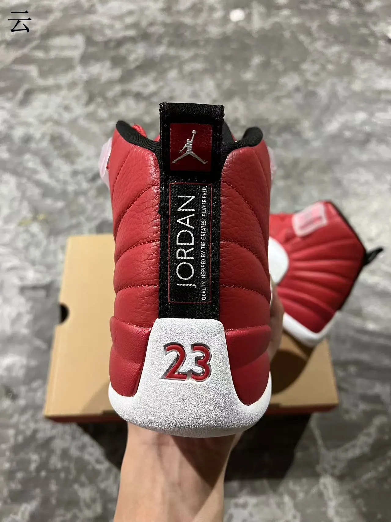 Air Jordan 12 Tênis de Basquete de Couro Quiltado Vermelho e Branco 7