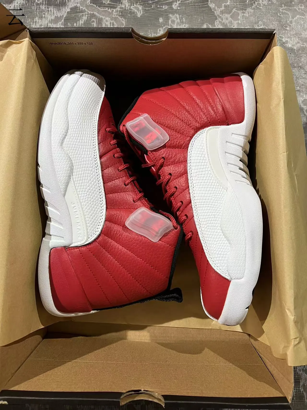 Air Jordan 12 Tênis de Basquete de Couro Quiltado Vermelho e Branco 8
