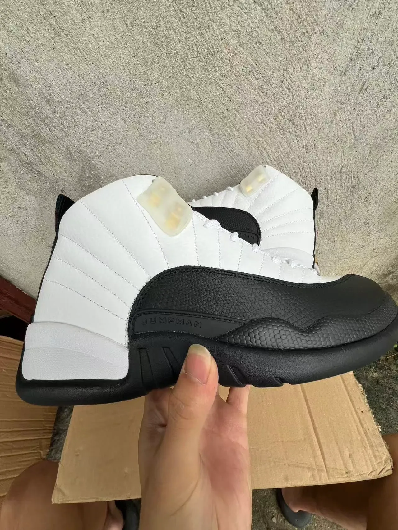Air Jordan 12 Chaussures de Basket Blanc et Noir 7