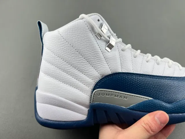 Tênis de basquete Air Jordan 12 branco e azul-marinho 3