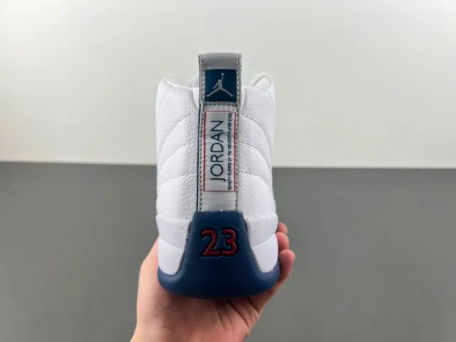 Tênis de basquete Air Jordan 12 branco e azul-marinho 4