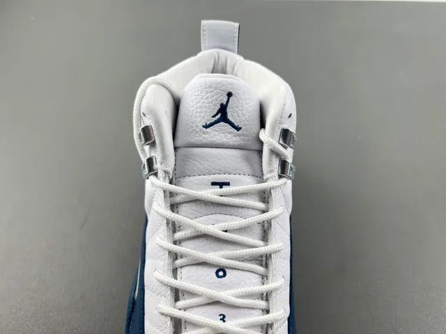 Tênis de basquete Air Jordan 12 branco e azul-marinho 6