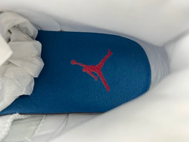 Tênis de basquete Air Jordan 12 branco e azul-marinho 7