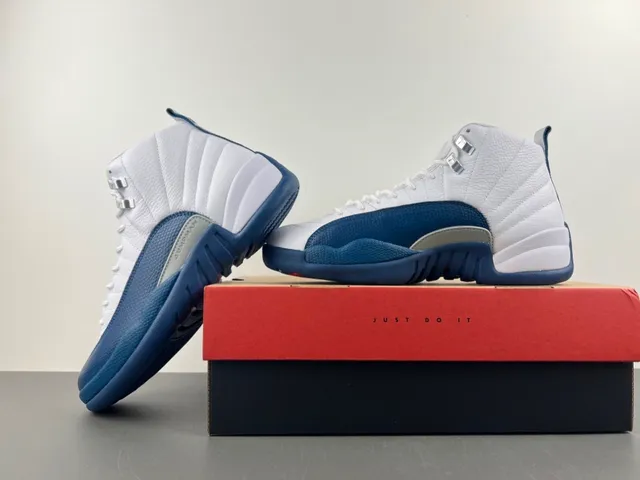 Tênis de basquete Air Jordan 12 branco e azul-marinho 15