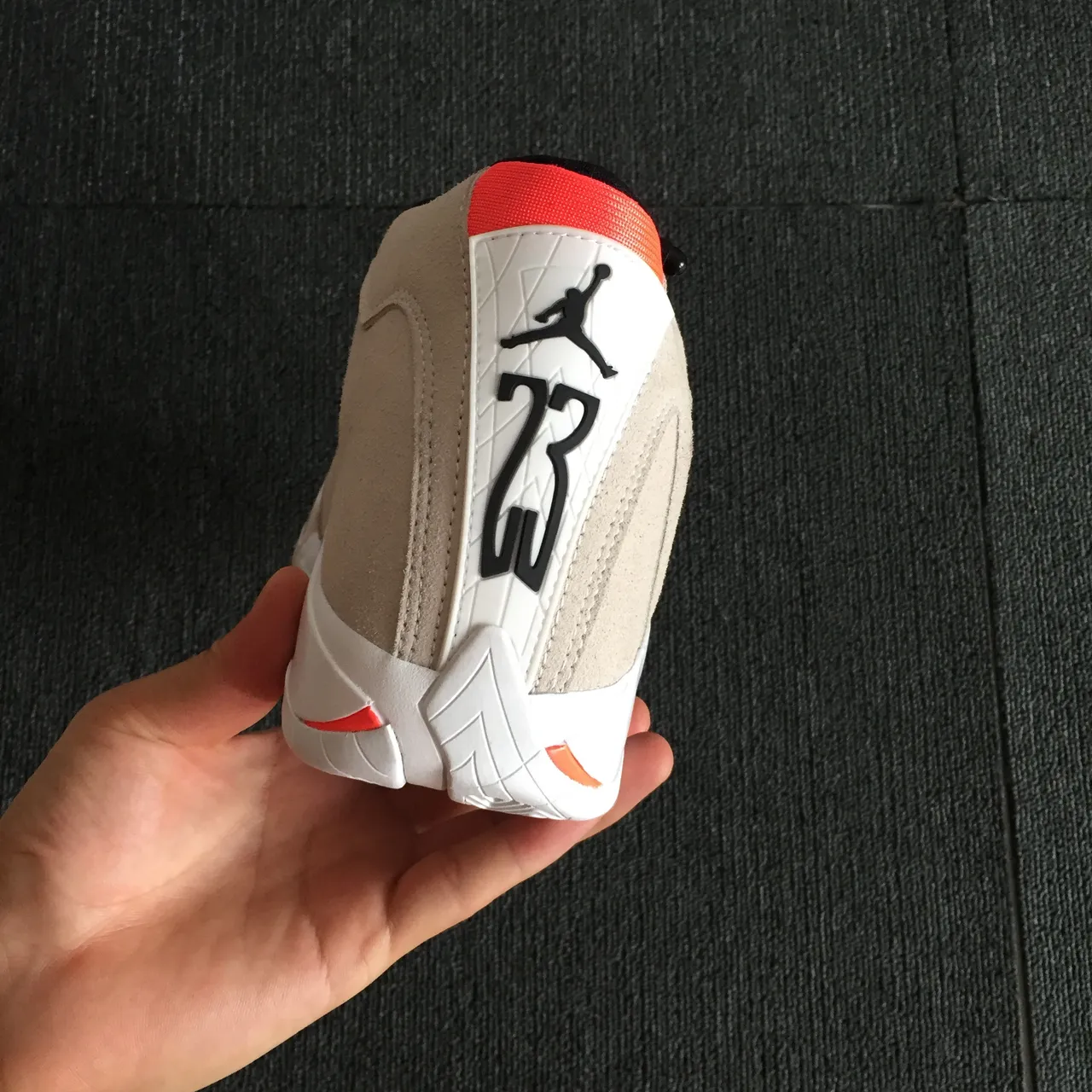 حذاء كرة السلة Air Jordan 14 شمواه بيج أسود وأبيض 3