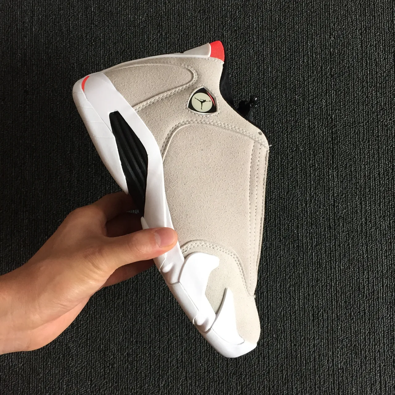 حذاء كرة السلة Air Jordan 14 شمواه بيج أسود وأبيض 5