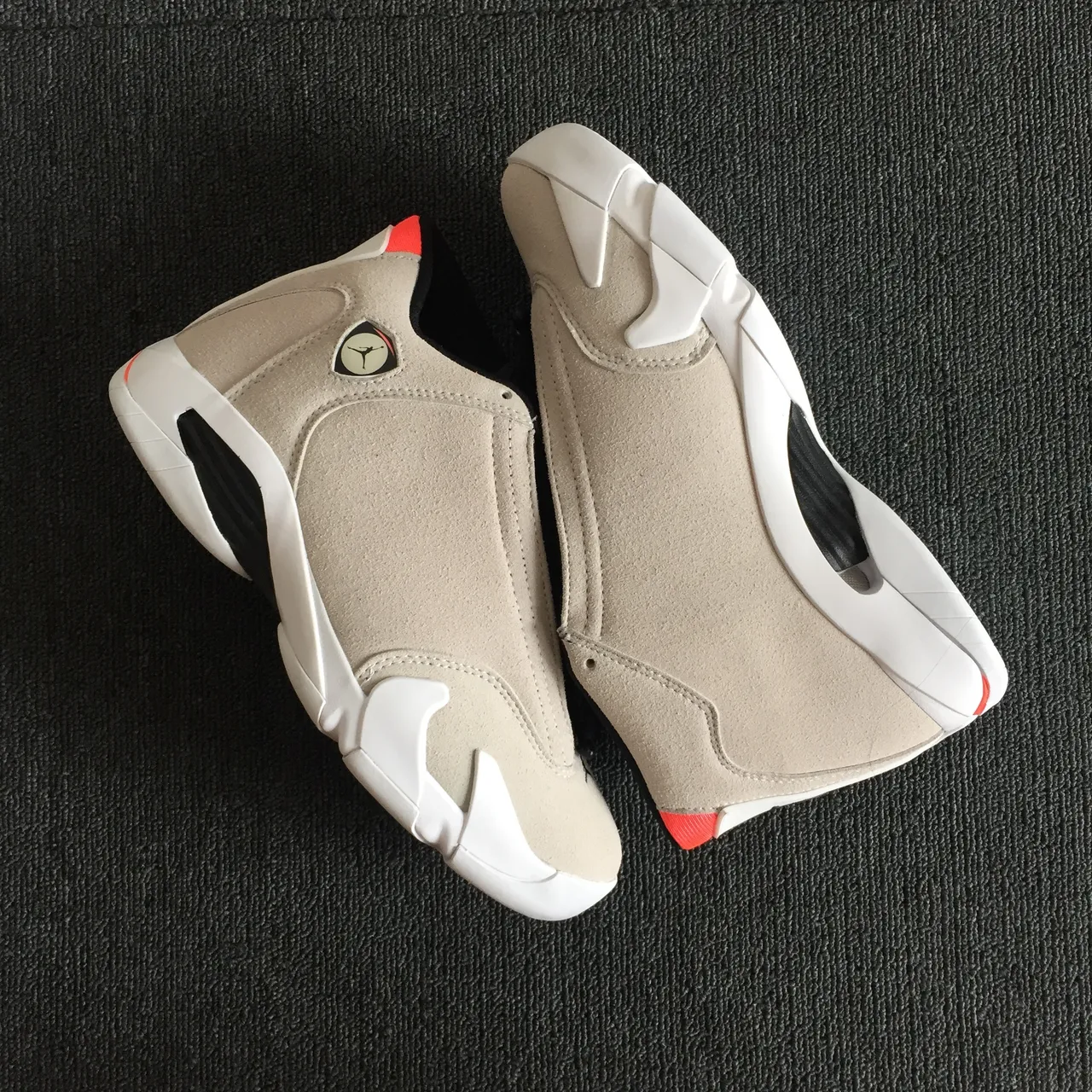 حذاء كرة السلة Air Jordan 14 شمواه بيج أسود وأبيض 7