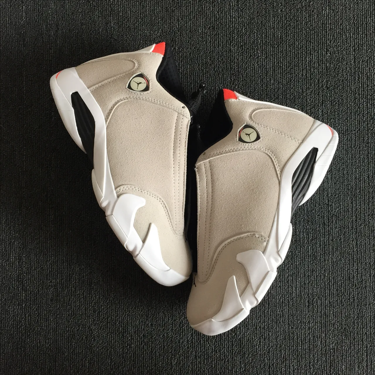 حذاء كرة السلة Air Jordan 14 شمواه بيج أسود وأبيض 8