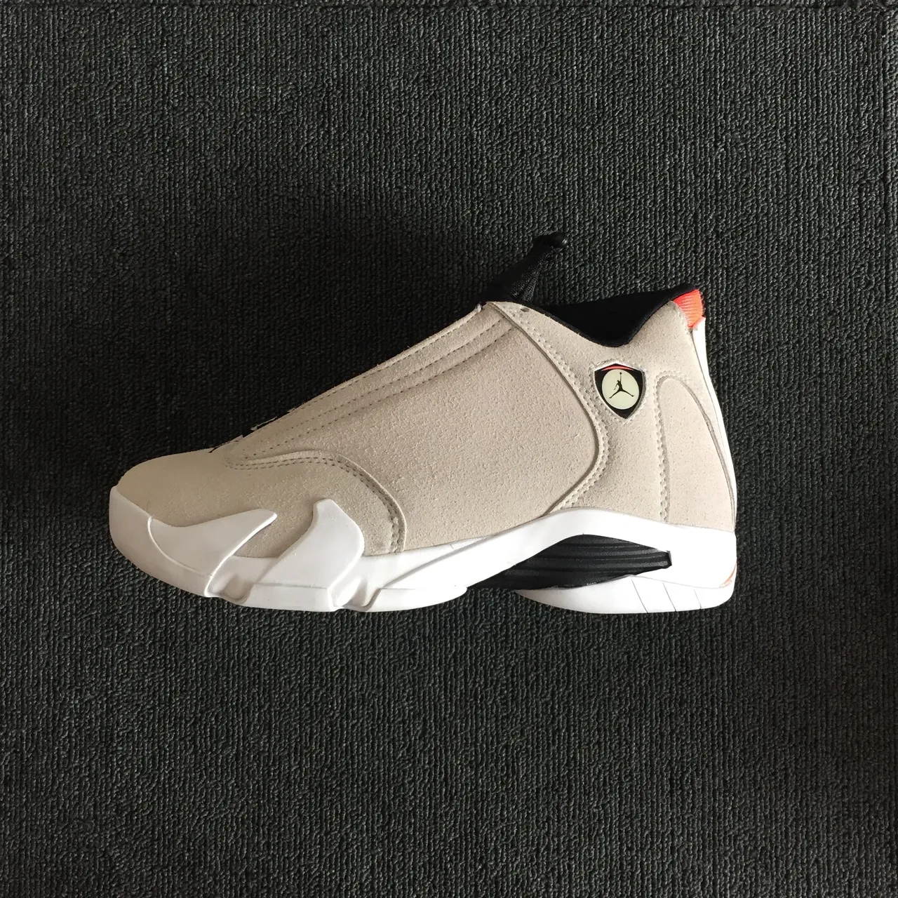 حذاء كرة السلة Air Jordan 14 شمواه بيج أسود وأبيض 9