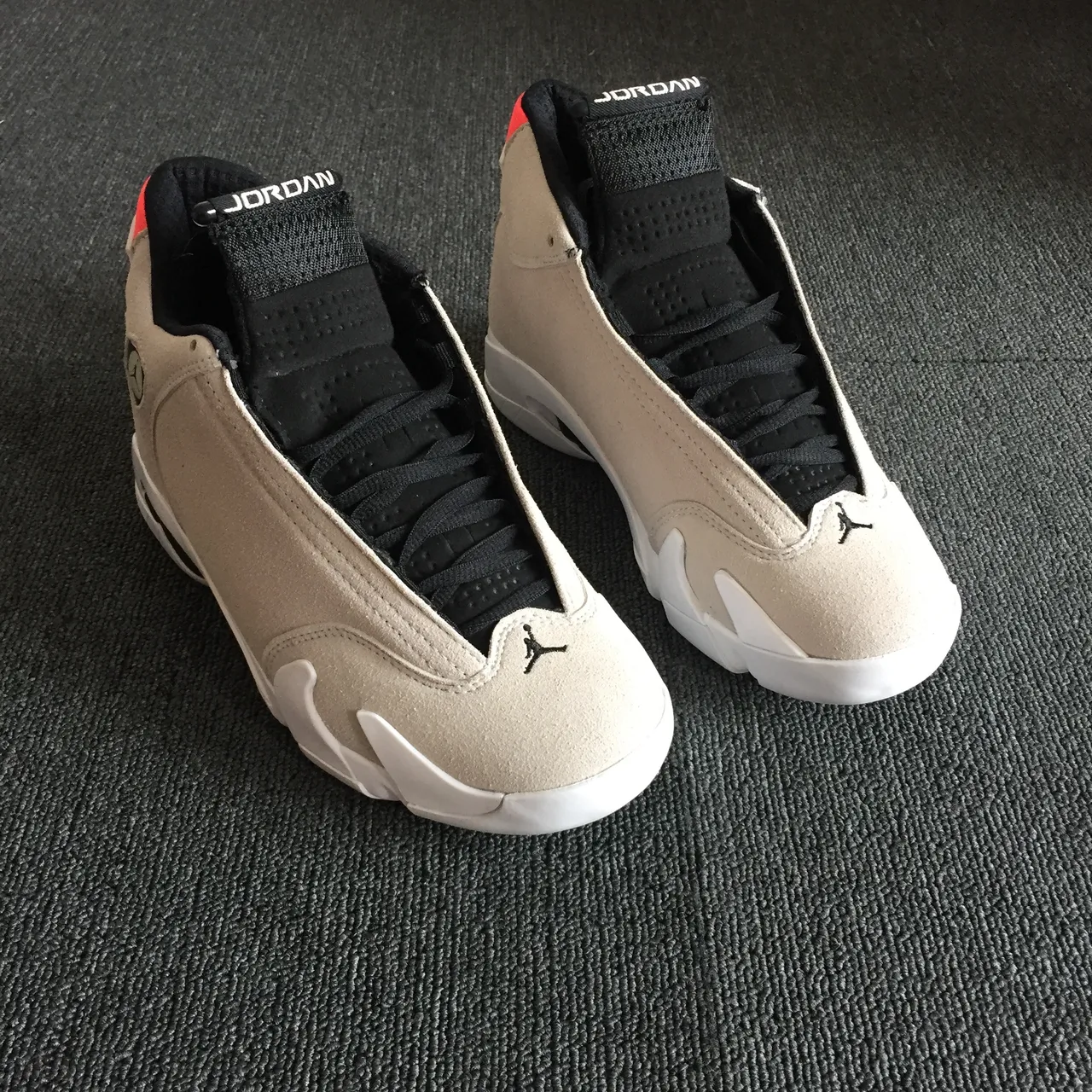 حذاء كرة السلة Air Jordan 14 شمواه بيج أسود وأبيض 11