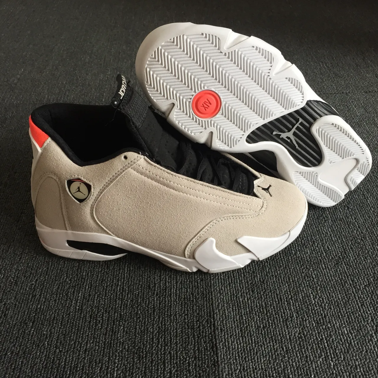 حذاء كرة السلة Air Jordan 14 شمواه بيج أسود وأبيض 12