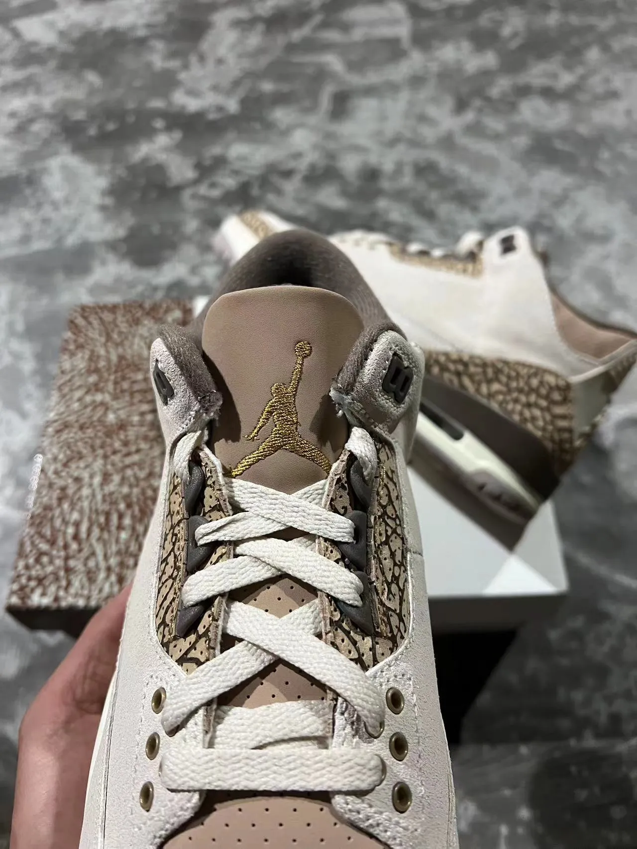 Chaussures de basketball Air Jordan 3 à imprimé éléphant beige et marron 4
