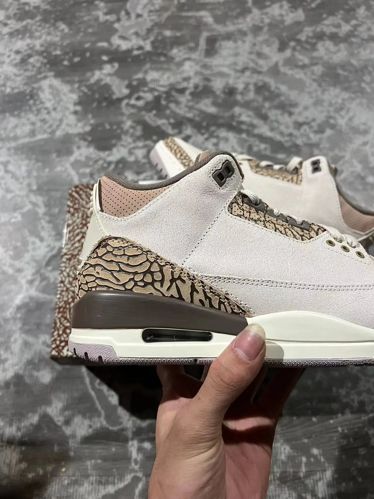 Chaussures de basketball Air Jordan 3 à imprimé éléphant beige et marron 7