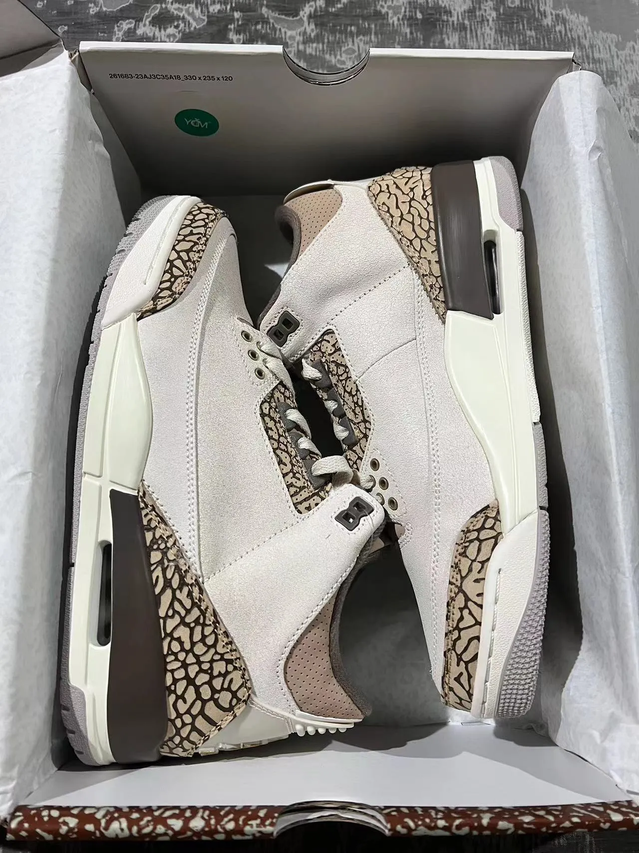 Chaussures de basketball Air Jordan 3 à imprimé éléphant beige et marron 9