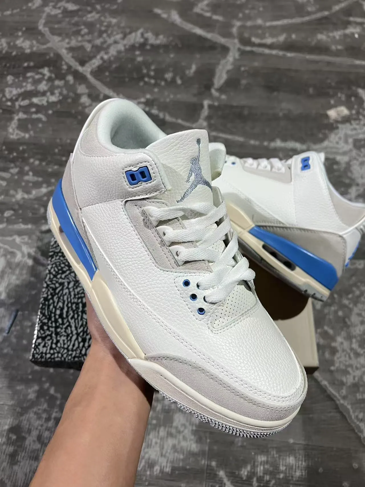 Tênis de basquete Air Jordan 3 branco cinza claro azul 2