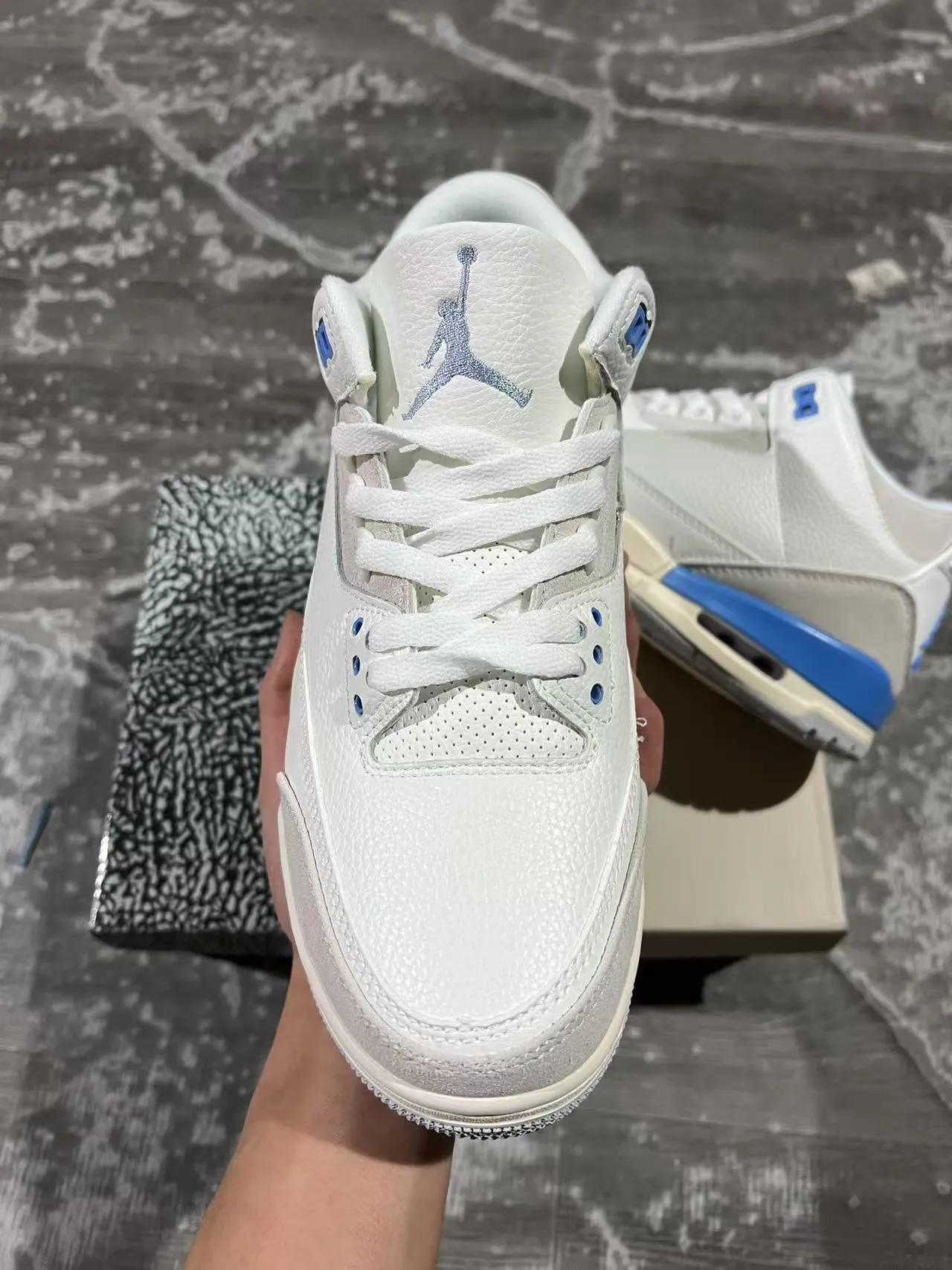 Tênis de basquete Air Jordan 3 branco cinza claro azul 3