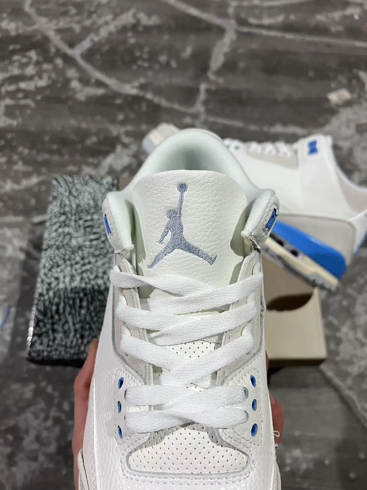 Tênis de basquete Air Jordan 3 branco cinza claro azul 4