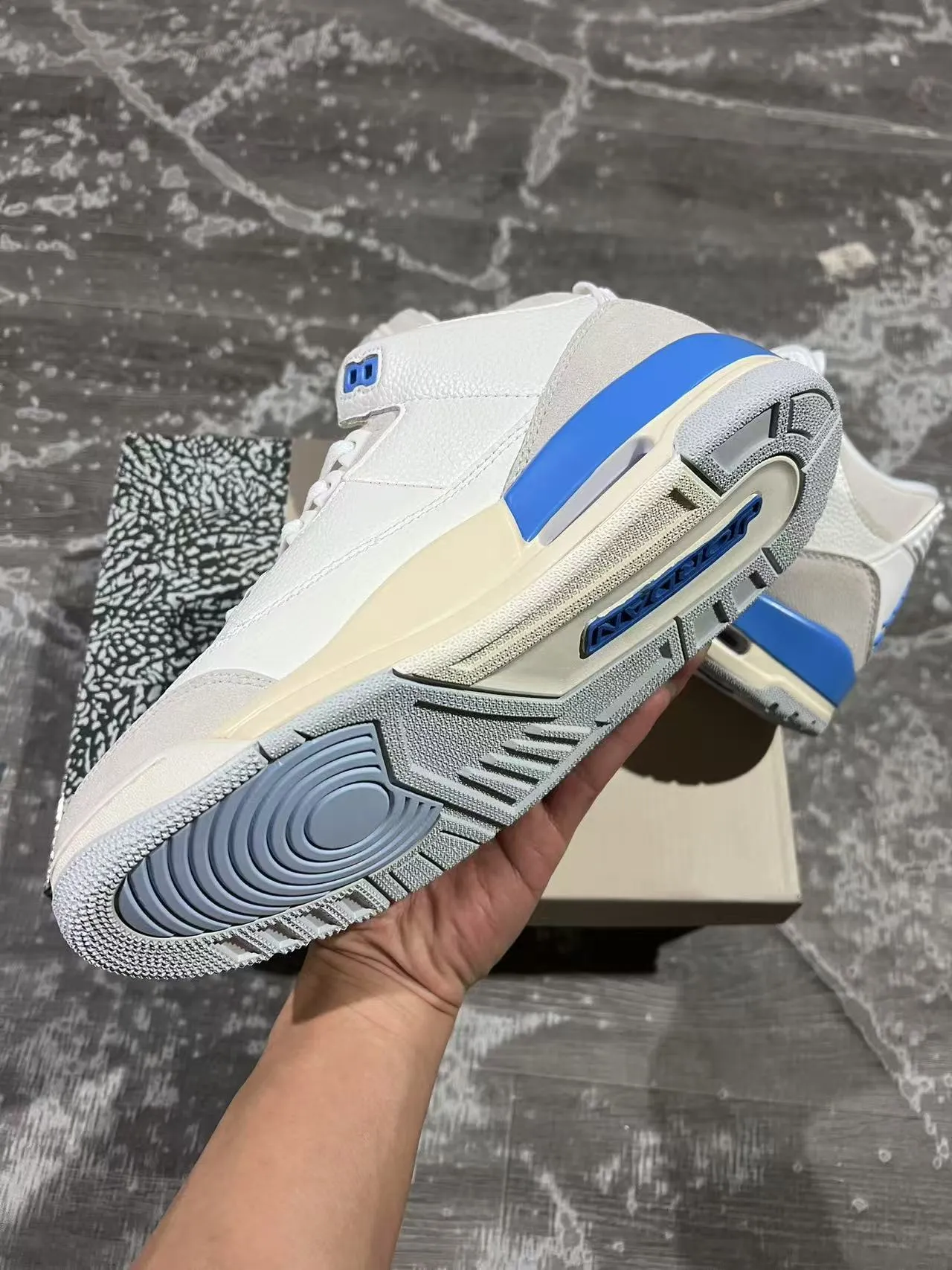 Tênis de basquete Air Jordan 3 branco cinza claro azul 6