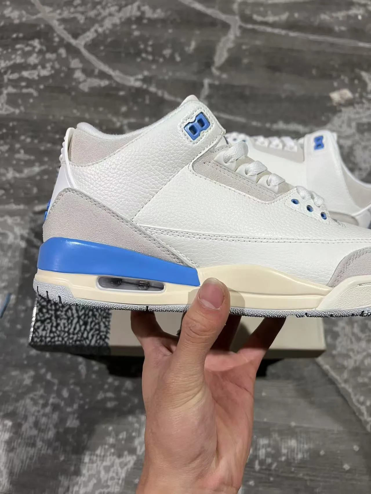 Tênis de basquete Air Jordan 3 branco cinza claro azul 7