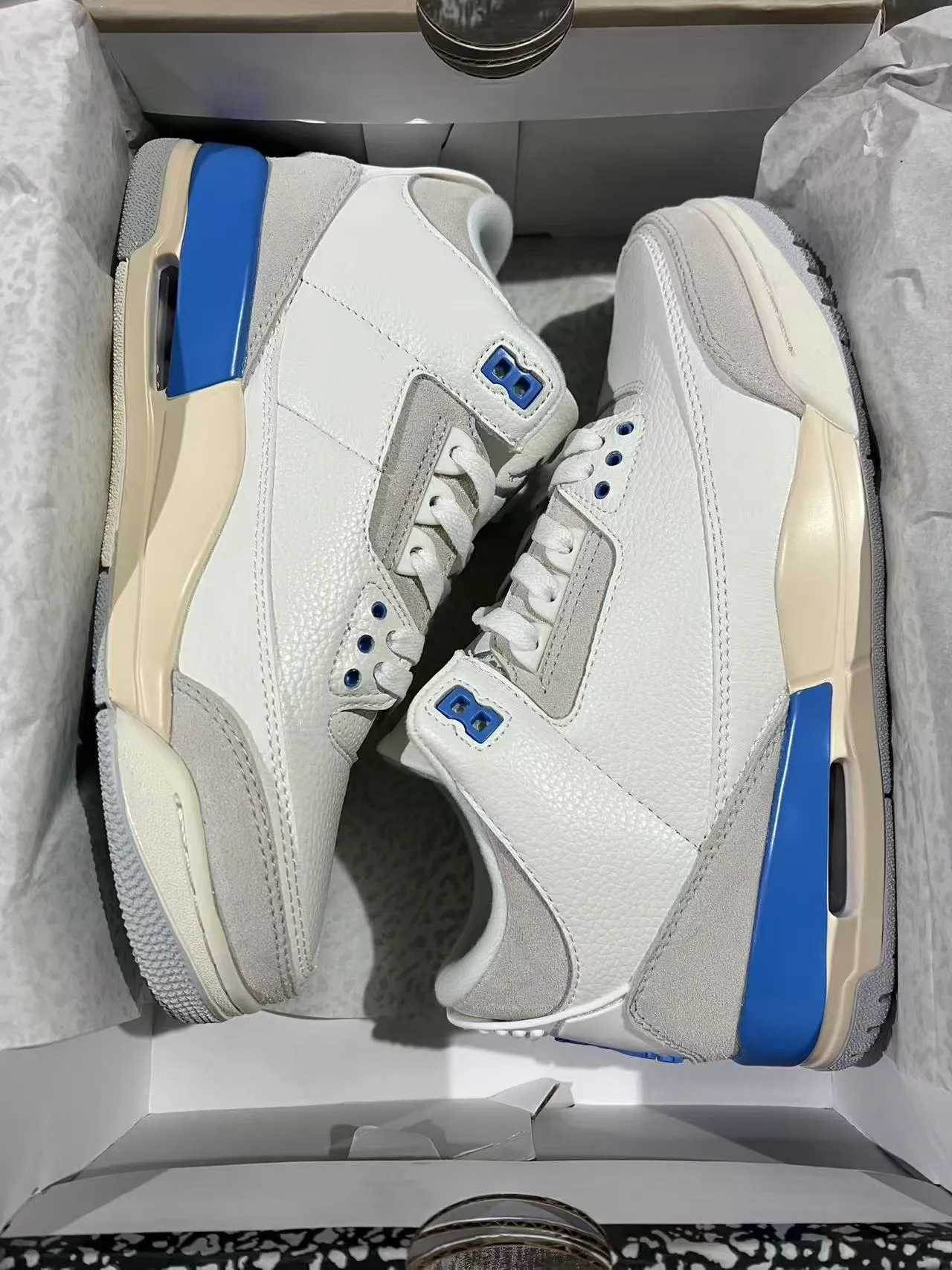 Tênis de basquete Air Jordan 3 branco cinza claro azul 9