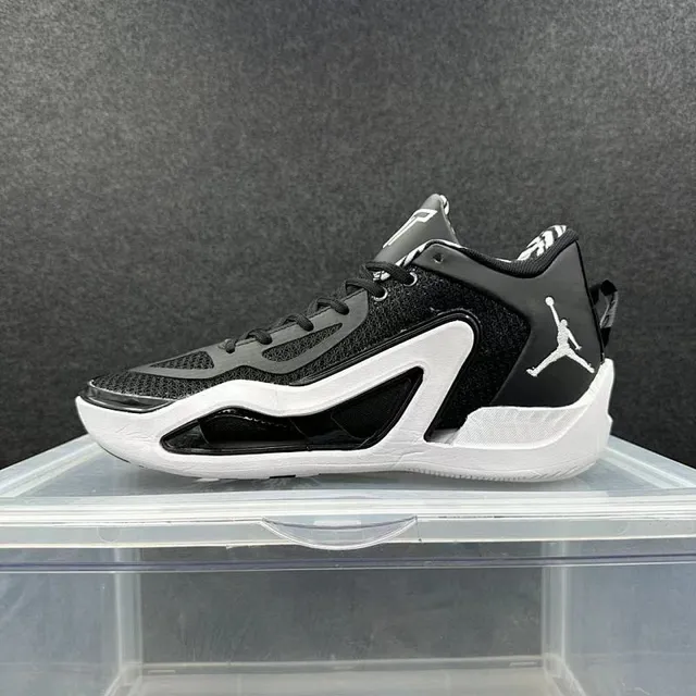 Tênis de basquete Air Jordan 37 preto e branco 2