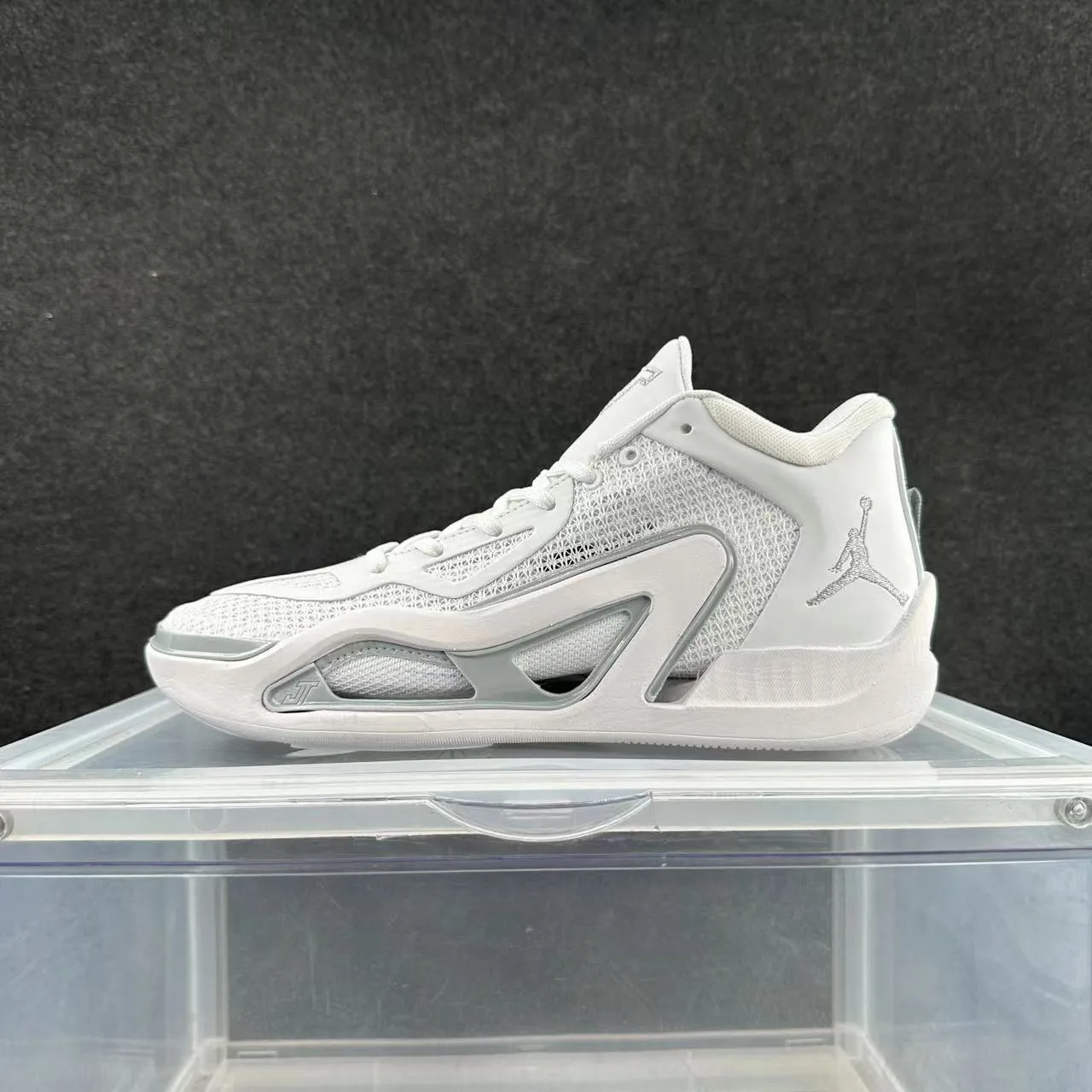Zapatillas de baloncesto Air Jordan 37 blanco y plateado 2