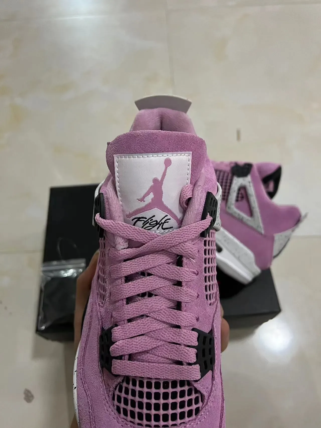 Air Jordan 4 Chaussures de Basket en Daim Rose avec Taches Blanches 4