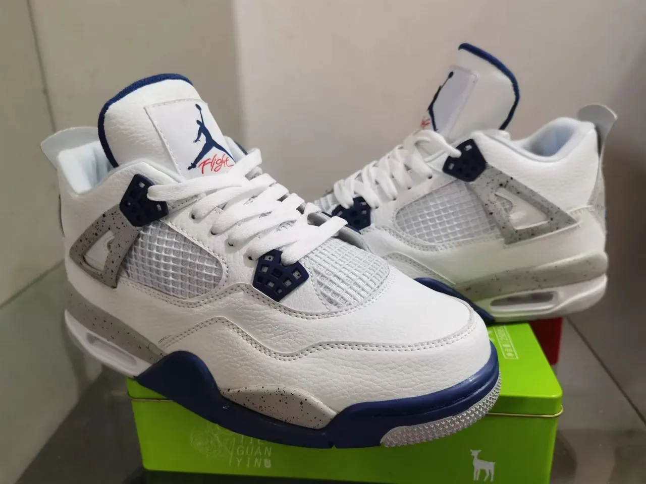 Air Jordan 4 Chaussures de Basket Blanc Marine Rouge 2