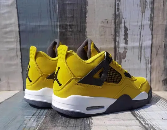 Chaussures de basketball Air Jordan 4 jaunes 2
