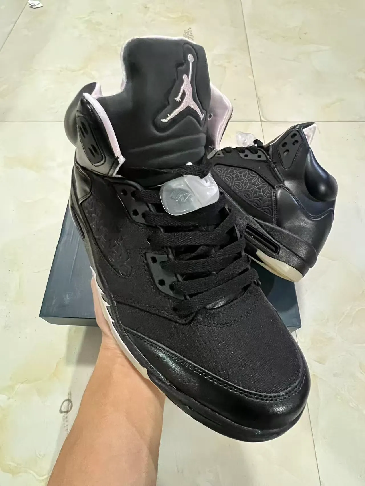 Air Jordan 5 Black White Lightning Bolt Basketball Shoes 2