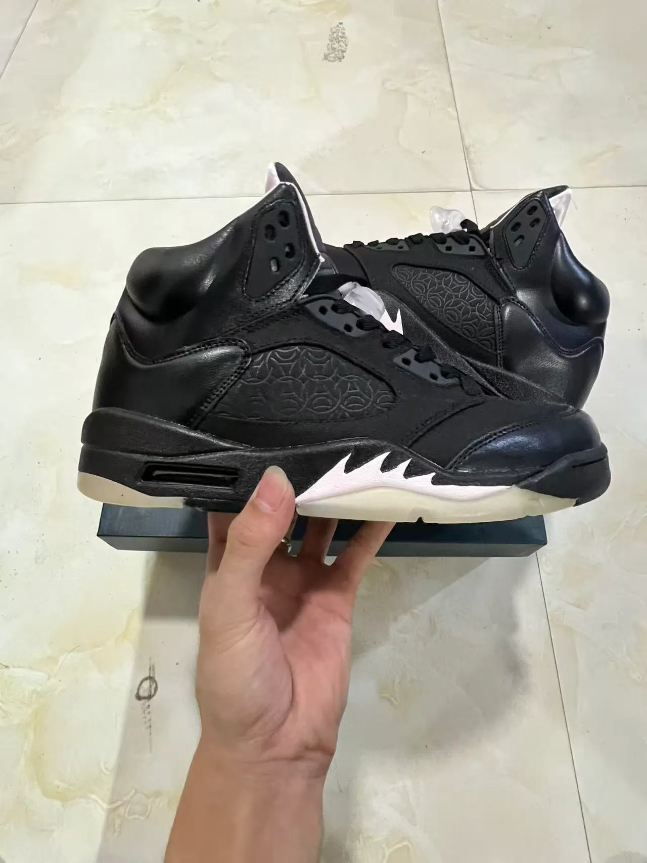Air Jordan 5 Black White Lightning Bolt Basketball Shoes 7