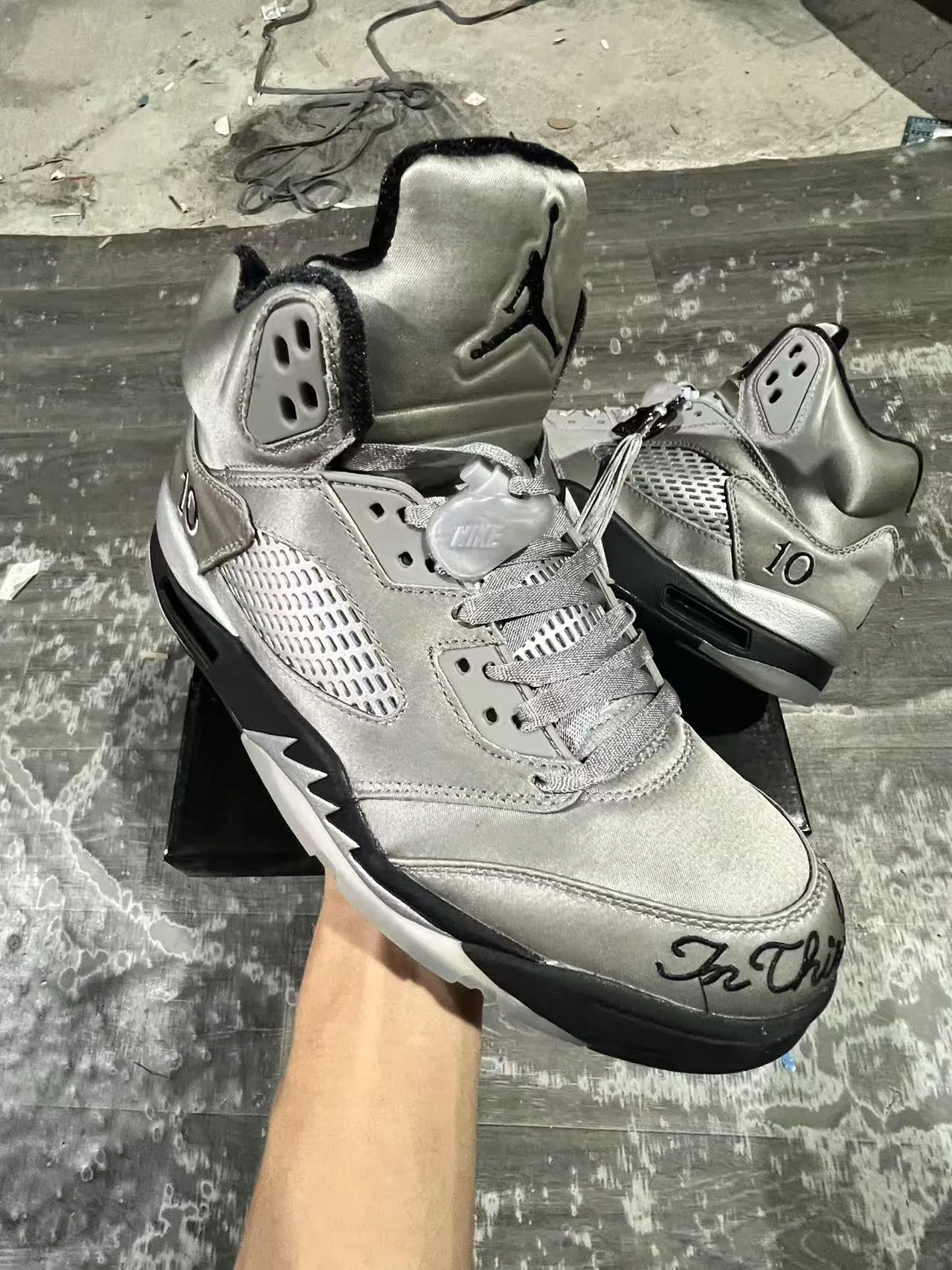 Chaussures de basketball Air Jordan 5 argent métallisé et noir 2