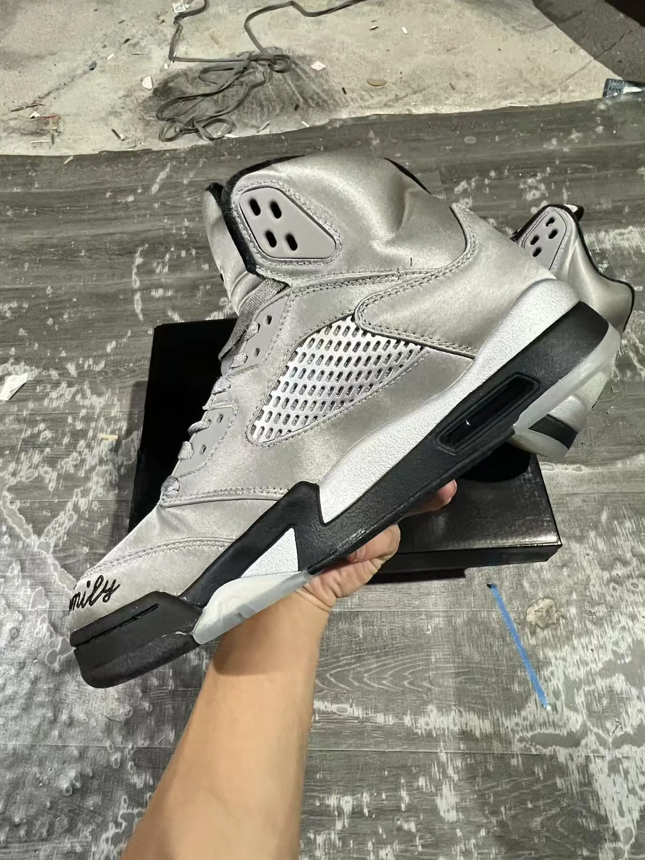 Chaussures de basketball Air Jordan 5 argent métallisé et noir 5