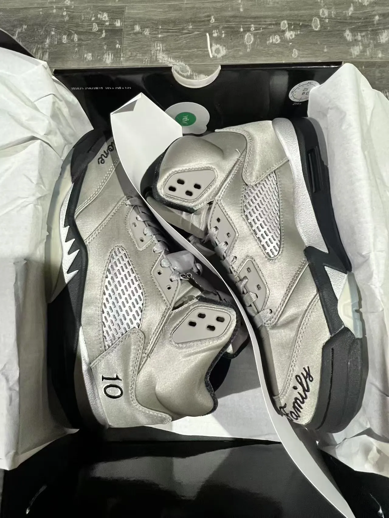 Chaussures de basketball Air Jordan 5 argent métallisé et noir 10