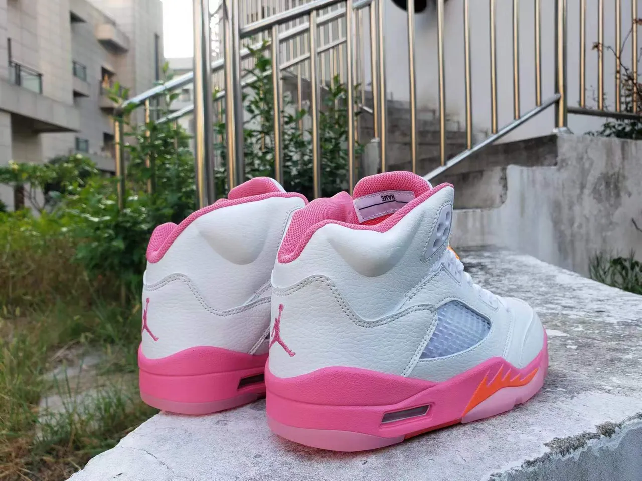 Zapatillas de baloncesto Air Jordan 5 blanco rosa naranja Flame 4