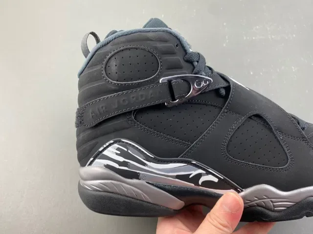 Air Jordan 8 কালো এবং ধাতুকর রূপালী বাস্কেটবল জুতো 2