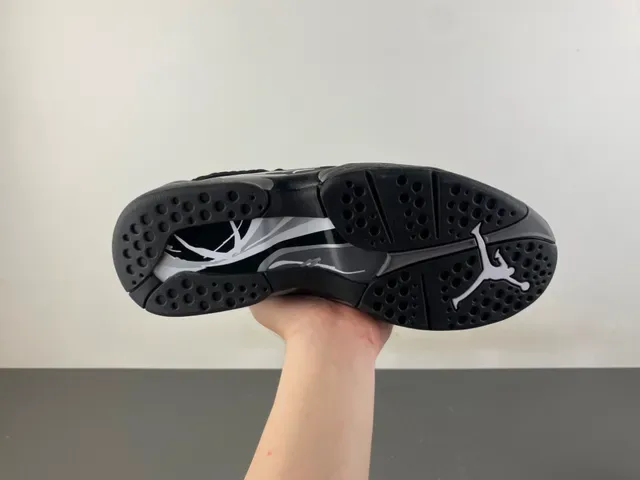 Air Jordan 8 কালো এবং ধাতুকর রূপালী বাস্কেটবল জুতো 9