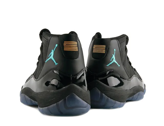 Chaussures de basketball montantes Air Jordan noir et bleu à bout en cuir verni 3