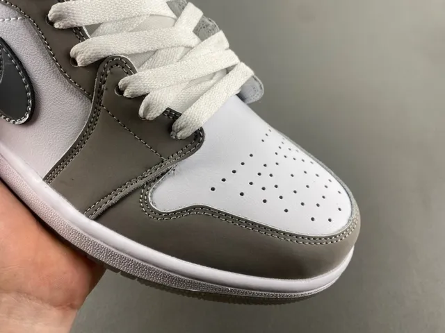 Zapatillas de baloncesto Air Jordan de caña alta gris y blanco con cuello de tobillo acolchado 2