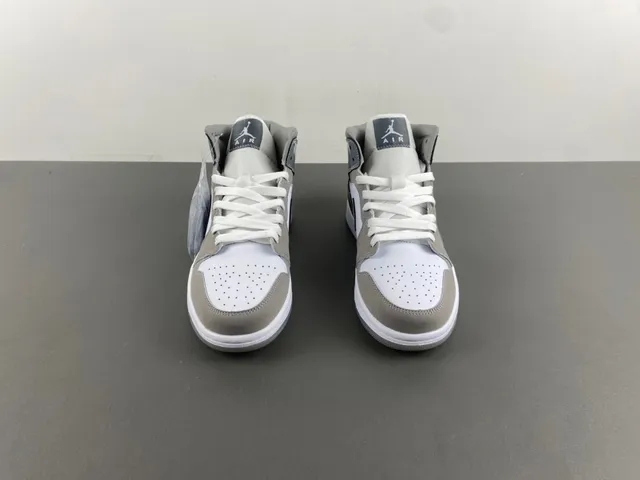Zapatillas de baloncesto Air Jordan de caña alta gris y blanco con cuello de tobillo acolchado 10
