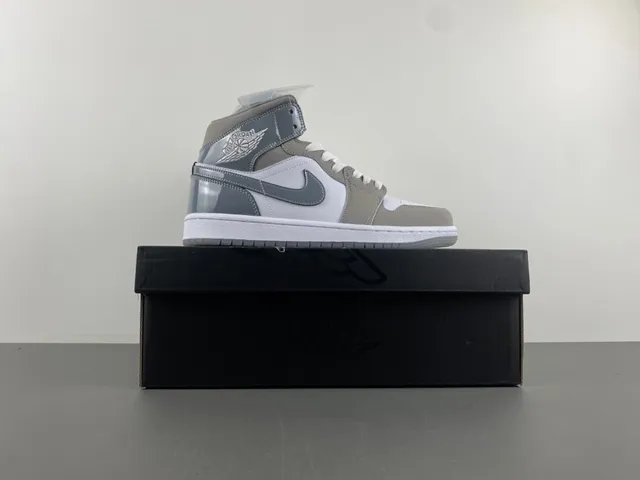Zapatillas de baloncesto Air Jordan de caña alta gris y blanco con cuello de tobillo acolchado 15