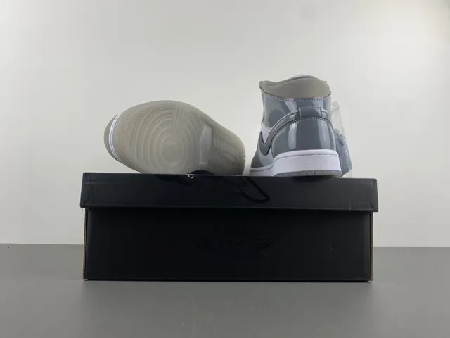 Zapatillas de baloncesto Air Jordan de caña alta gris y blanco con cuello de tobillo acolchado 16