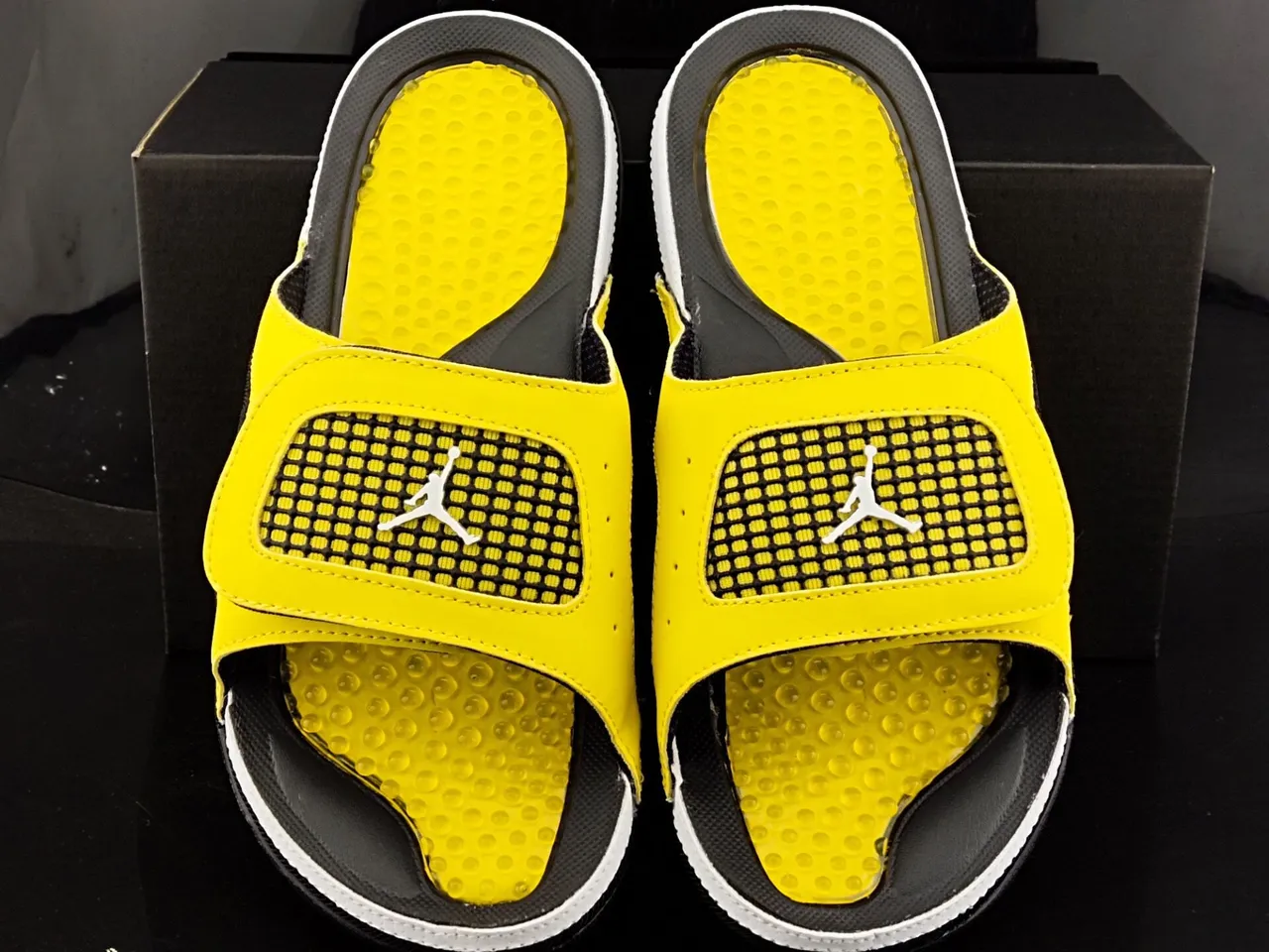 شبشب Air Jordan Hydro أصفر أسود أبيض 5