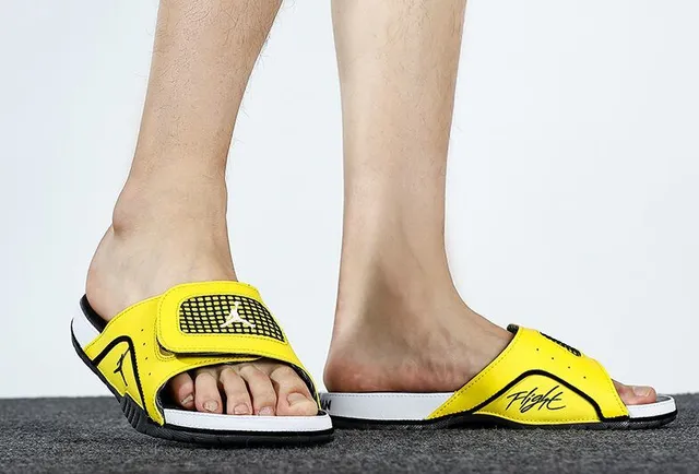 شبشب Air Jordan Hydro أصفر أسود أبيض 7