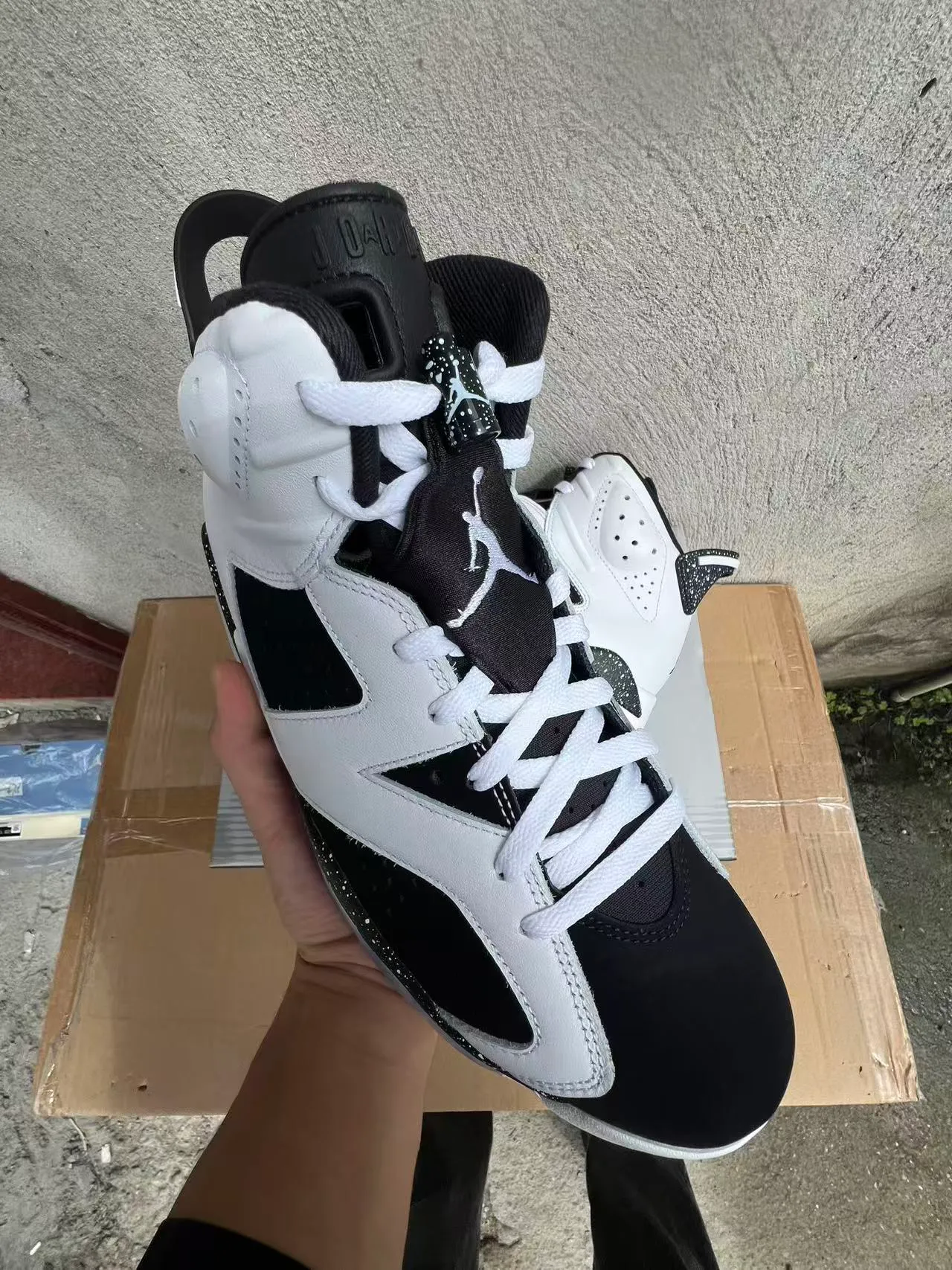 Air Jordan White Black High-Top Silhouette Perforated Leather Upper Basketball Shoes 2